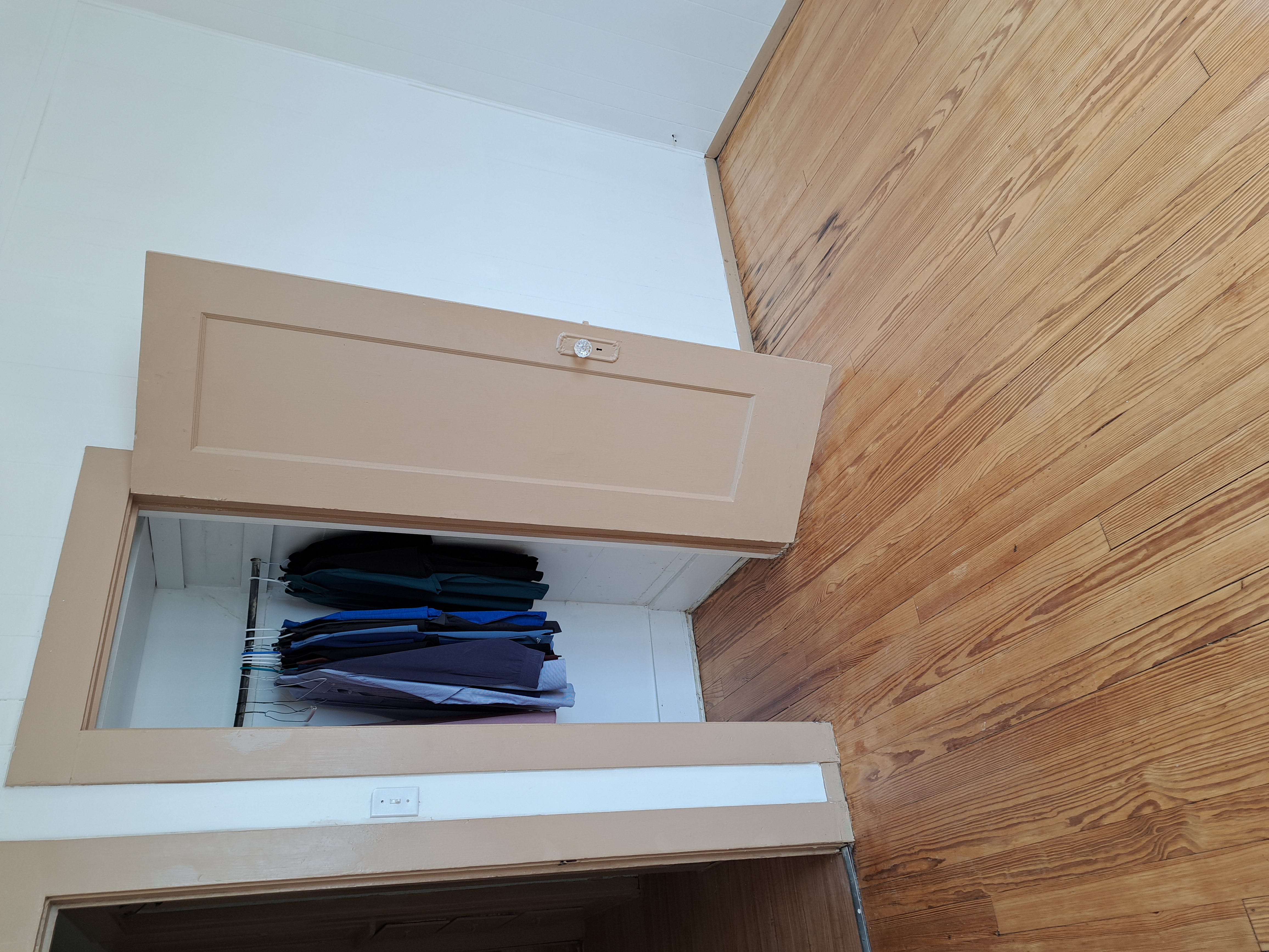 Closet floor detail
